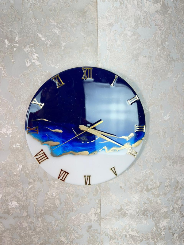 Elegant-Royal-Blue-Metallic-White-Resin-Wall-Clock-Home-Decor