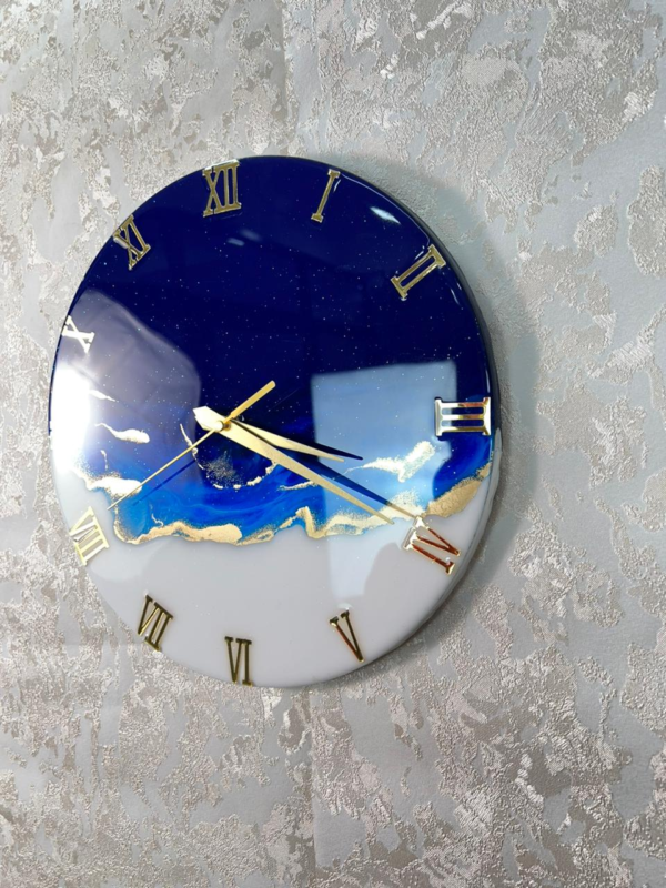 Decorative-Round-Resin-Wall-Clock-Modern-Blue-White-Theme